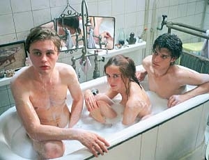 Michael Pitt, Eva Green e Louis Garrel in una scena di The Dreamers