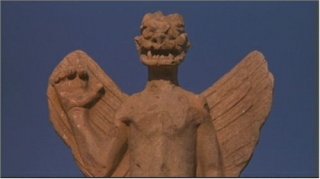 Una statua del demone Pazoozoo in una delle prime scene di L'esorcista