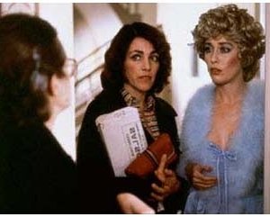 Chus Lampreave (di spalle) Carmen Maura e Veronica Forquè in una scena di Che ho fatto io per meritare questo?