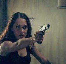 Felicity Mason in una scena di Undead