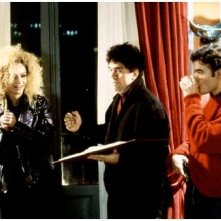 Francesca Neri, Pedro Almodovar e Liberto Rabal sul set di Carne tremula