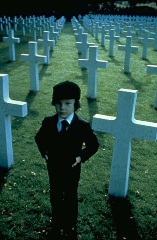 Il piccolo Harvey Stephens nel ruolo del diabolico Damien Thorn ne Il presagio