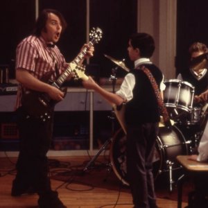 Jack Black in una scena di School of Rock
