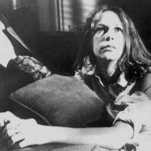 Jamie Lee Curtis in una sequenza di Halloween