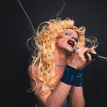 John Cameron Mitchell in una foto promo per Hedwig - la diva con qualcosa in più