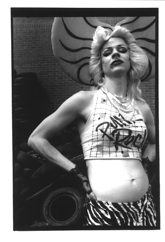 John Cameron Mitchell In Una Foto Promozionale Per Hedwig La Diva Con Qualcosa In Piu 4355