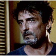 Josè Sancho in una scena di Carne tremula