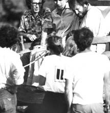 Roberto Benigni, Massimo Troisi e Carlo Monni sul set di Non ci resta che piangere