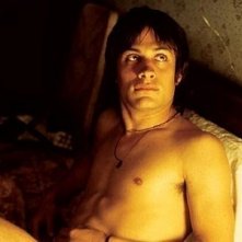 Gael Garcia Bernal in una scena di Y tu mamà tambièn