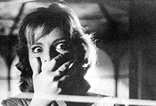 Leticia Roman in una scena de La ragazza che sapeva troppo