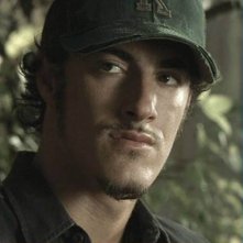 Eric Balfour in una sequenza del remake di Non aprite quella porta