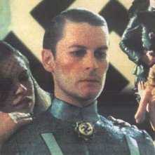 Helmut Berger in una scena di Salon Kitty