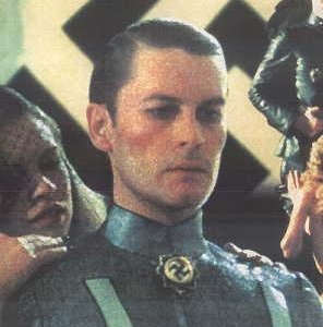 Helmut Berger in una scena di Salon Kitty