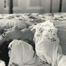 Linda Blair sul set de L'esorcista prova una scena del film