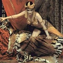 Marilyn Monroe Imita La Prima Vamp Del Cinema Muto Theda Bara In Una Foto Di Richard Avedon 4666