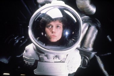 Sigourney Weaver in una sequenza di Alien