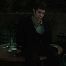 Adam Brody in una scena dell'horror The Ring