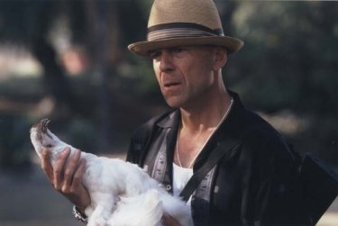 Bruce Willis in una scena del film FBI: Protezione testimoni 2