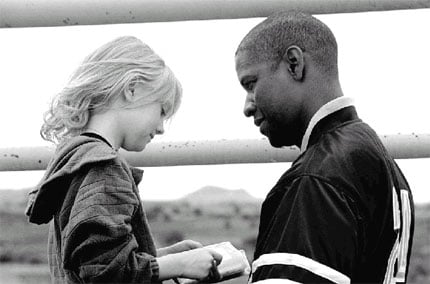 Denzel Washington e Dakota Fanning in una scena del film Man on fire - Il fuoco della vendetta