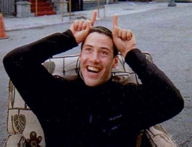 Keanu Reeves adora a tal punto questa commedia in streaming su Prime Video da sapere le battute a memoria