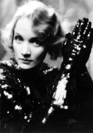 Marlene Dietrich in una foto promozionale per 'Shanghai Express'