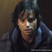 Jason Behr in una scena di The Grudge