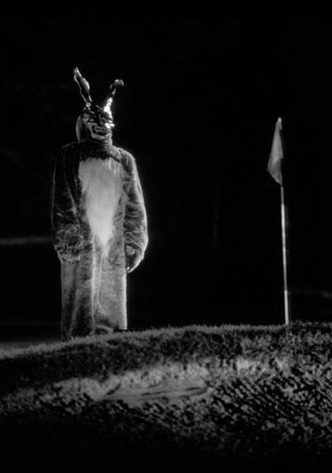 L'inquietante coniglio Frank appare a Donnie Darko
