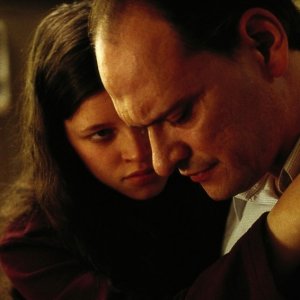 Carlos Belloso e  María Alche in La niña santa