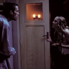 Christian Bale e Jennifer Jason Leigh ne L'uomo senza sonno