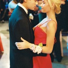 Emile Hirsch con Elisha Cuthbert in una scena del film La ragazza della porta accanto