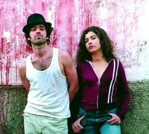 Romain Duris e Lubna Azabal in una scena del film Exils