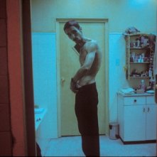 Un irriconoscibile Christian Bale ne L'uomo senza sonno