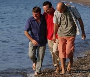 Aldo, Giovanni e Giacomo in una scena della commedia Tu la conosci Claudia?