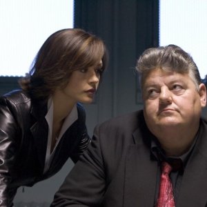 Catherine Zeta Jones e Robbie Coltrane in una scena di Ocean's Twelve