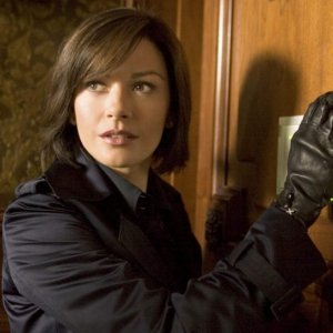 la bella Catherine Zeta Jones in una scena di Ocean's Twelve