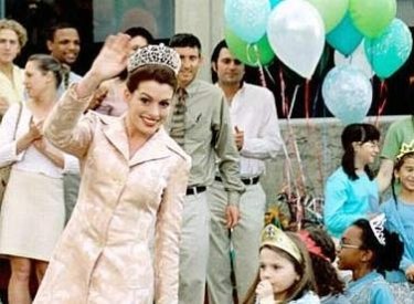 Anne Hathaway nel film Principe Azzurro cercasi