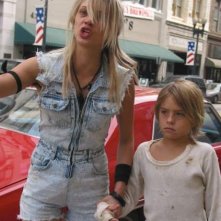 Asia Argento e Dylan Sprouse in una scena di Ingannevole è il cuore più di ogni cosa