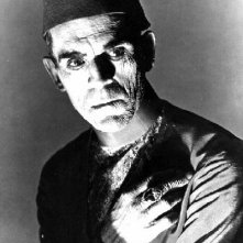 Boris Karloff sul set del film La Mummia