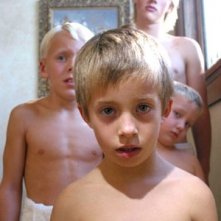 Cole Sprouse in una scena di Ingannevole è il cuore più di ogni cosa