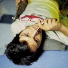 Diego Luna in una foto promozionale di Nicotina - la vita senza filtro