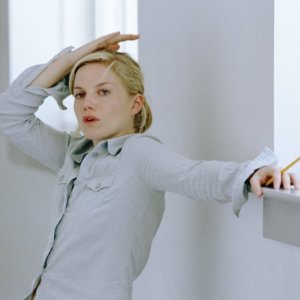 Eva Birthistle in una scena del dramma Un bacio appassionato