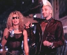 Jennifer Esposito e Adrien Brody in una scena di Summer of Sam - Panico a New York