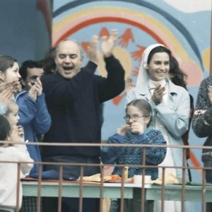 Luca Zingaretti con Alessia Goria in una scena del film Alla luce del sole