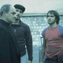 Luca Zingaretti in una scena drammatica del film Alla luce del sole