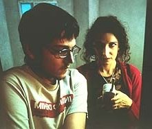 Marta Belaustegui e Diego Luna in una scena di Nicotina - la vita senza filtro