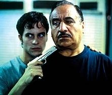 Rafael Inclan e Lucas Crespi in una scena di Nicotina - la vita senza filtro