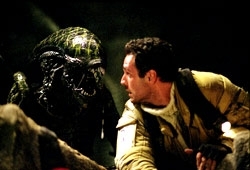 Raoul Bova in una scena di Alien Vs. Predator