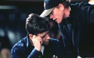 Russell Crowe e il regista Ron Howard sul set del film A Beautiful Mind