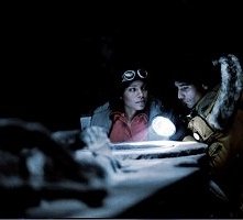 Sanaa Lathan e Raoul Bova in una scena di Alien Vs. Predator