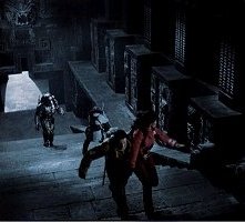 Sanaa Lathan accanto a Raoul Bova in una scena di Alien Vs. Predator